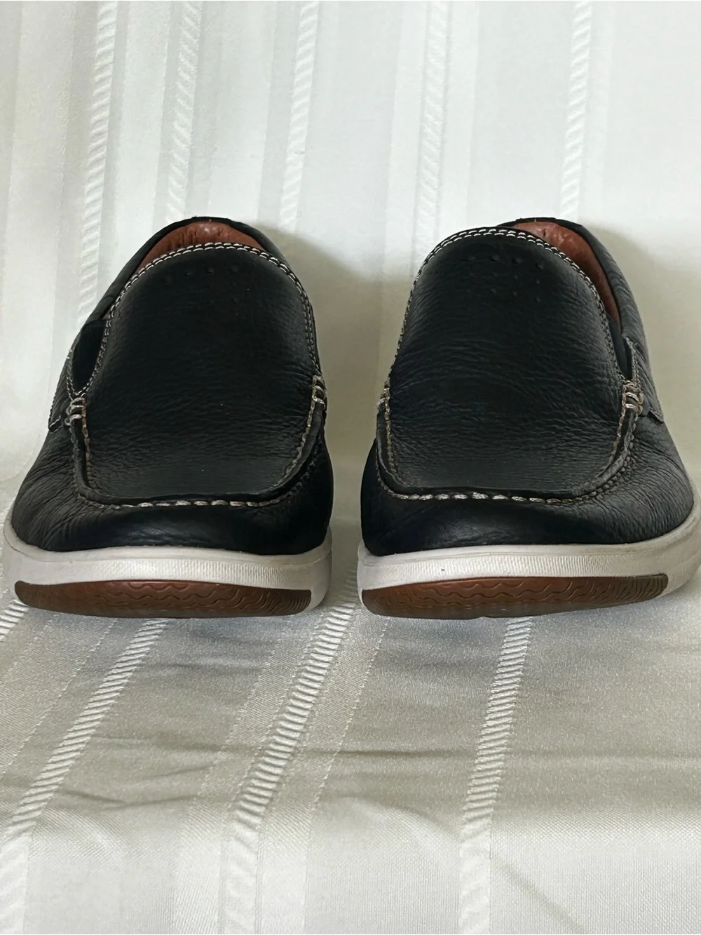 Clarks Unmaslow Easy Slip-On Shoes Loafers Navy White Mens 8 Perforated Casual